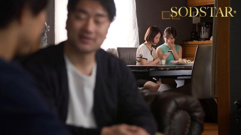 スワッピング趣味の変態夫婦にNTR性癖を植えつけられる！純粋ウブな庶民妻を金持ち夫妻に貸出したことでインモラルな快楽に沼ってしまう 小湊よつ葉 3枚目