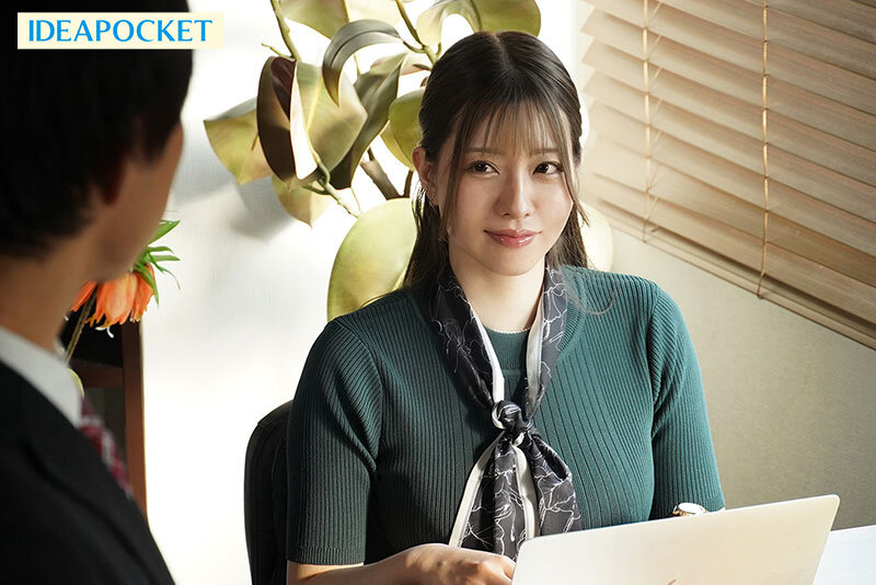 出張先で高嶺の花の女社長と相部屋に… 圧倒的美巨乳にフル勃起した童貞の僕を受け入れてくれた優しさに甘えて朝まで暴走むしゃぶりつき性交 ひなの花音 1枚目