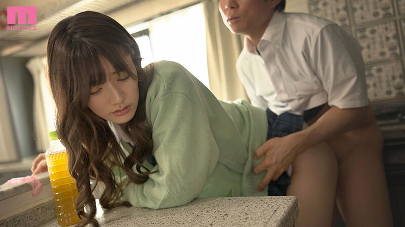 入り浸り幼馴染ギャルの無防備パンチラにド欲情。コンドーム箱を使い切るまで発情ピストンした童貞卒業ヲタク僕 宮下玲奈 4枚目