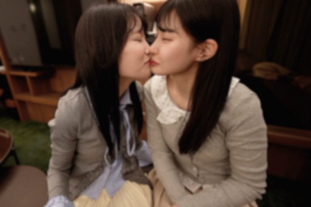 FC2-PPV-4860280【無修正】友達同士の美女とキモ臭男9人が『夢』の共演。なんでも有り！！尻穴まんこW舐め、改造ちんぽ登場に悶絶。変態プレイと情報過多の衝撃作。。【マニアック特典有り】