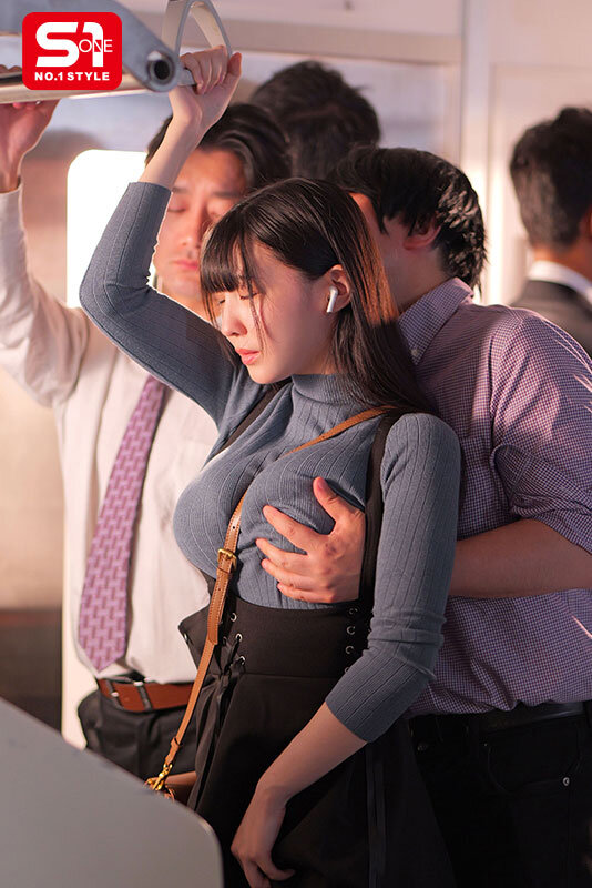 巨乳グラドルはやはり痴●に狙われやすいらしい 紫堂るい 2枚目