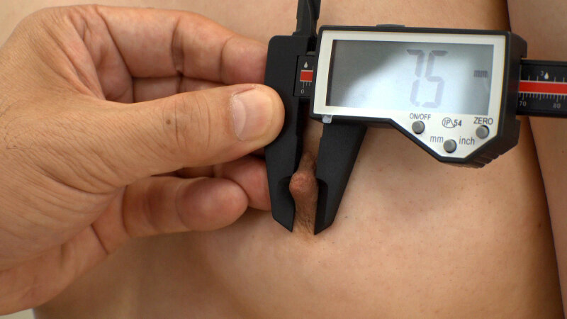 新入生を狙った猥褻健康診断 成長期の過敏乳首をこねくり触診 八坂凪 5枚目