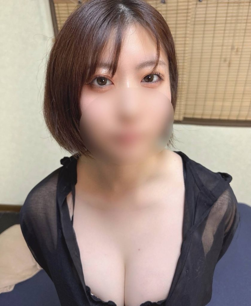 FC2-PPV-4935067【完全素人&初撮り】めっちゃカワイイ20歳のEカップ巨乳素人♡パンティーに水溜りができるほどの超敏感体質♡中出しハメ！※特典有り※